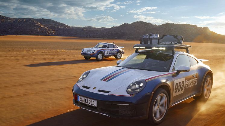 Porsche 911 Dakar med Rallye Design Package och takräcke med integrerade extraljus.