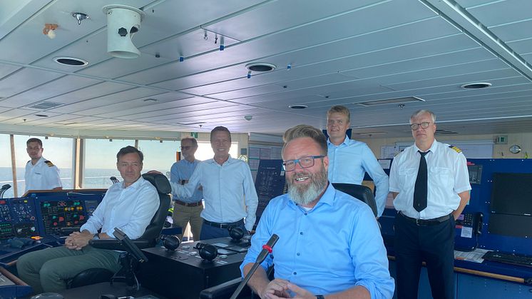 Scandlines byder Schleswig-Holsteins transport- og økonomiminister Claus Ruhe Madsen velkommen ombord