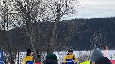 Under fjällsäkerhetsdagarna instruerar SkiStars Skidpatrull eleverna för ökad trygghet och med förhoppningen om fler ambassadörer för fjällsäkerhet.