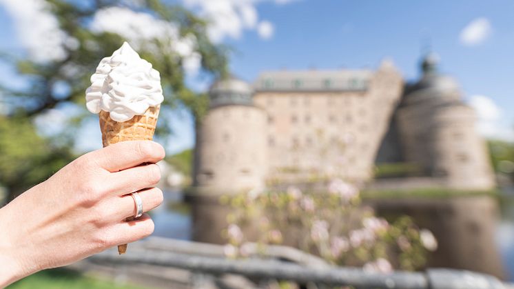 Örebro slott og iskrem. Foto: Visit Örebro