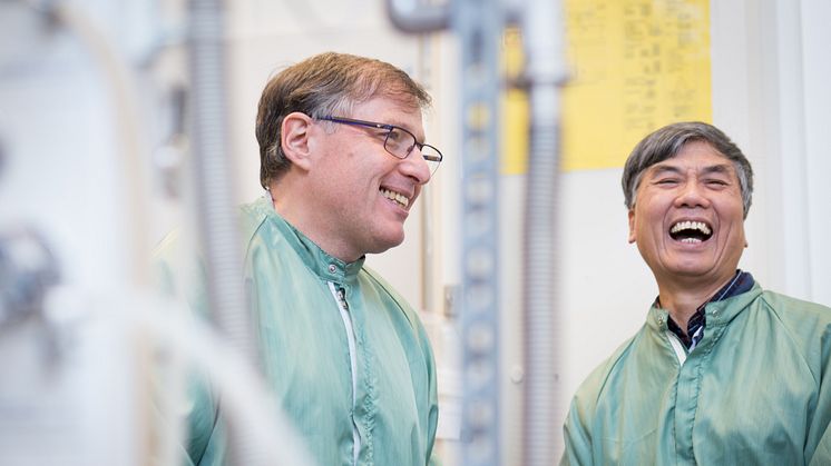Professor Igor Abrikosov och professor Tien Son Nguyen ska tillsammans med kollegor ta fram kvantbitar i fasta material.