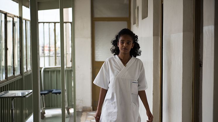 Tizeta Teshome is working as a nurse at a clinic in Ethiopia, one of Swedfunds portofolio companies.