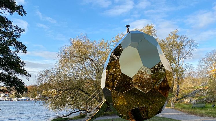 Med närhet till vattnet står Solar Egg fint vid Waldemarsudde, Stockholm.