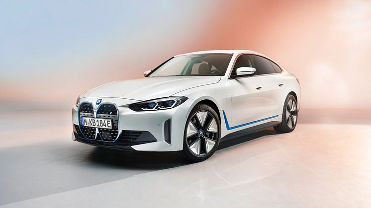 En första glimt av helt nya BMW i4
