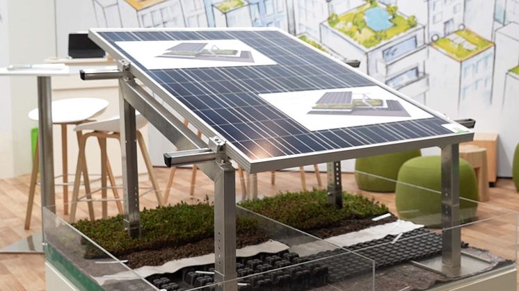 Dachbegrünung in Kombination mit Solaranlage © Messe.TV - Deutsche Messefilm & Medien GmbH