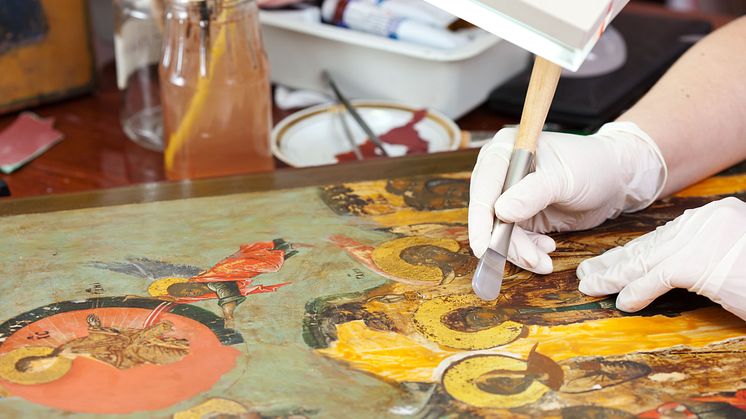 Föroreningar gör att målningar bryts ner och åldras snabbt. Foto: Shutterstock