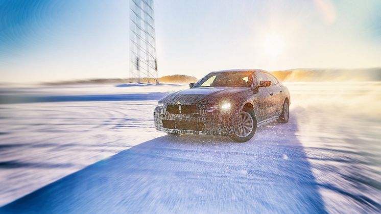 BMW i4 på vintertesting