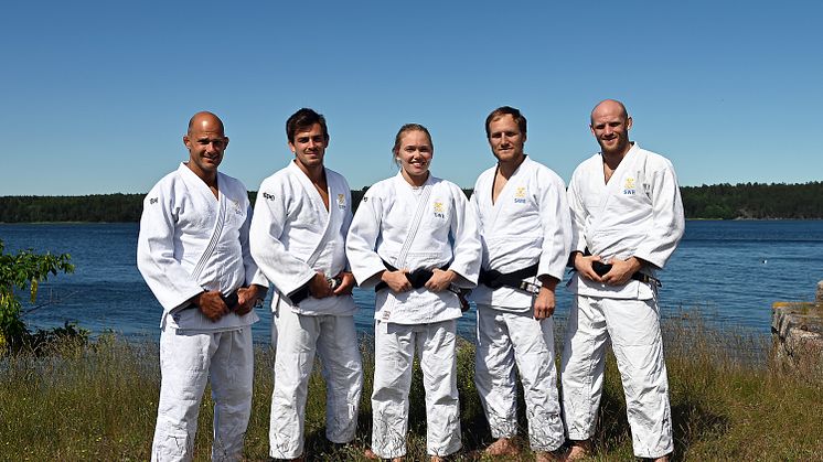 Sveriges trupp till OS i Tokyo. Från vänster: Robert Eriksson (landslagschef), Tommy Macias, Anna Bernholm, Robin Pacek, Marcus Nyman. Foto: Alf Tornberg.