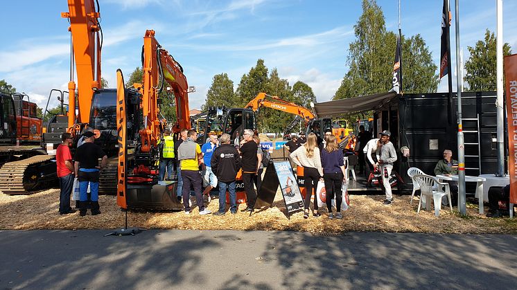 Delvator ställer ut högklassiga HItachi grävmaskiner och hjullastare på Load Up North i Umeå