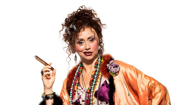 Nanne Grönvall i rollen som Miss Hannigan i Musikalen Annie