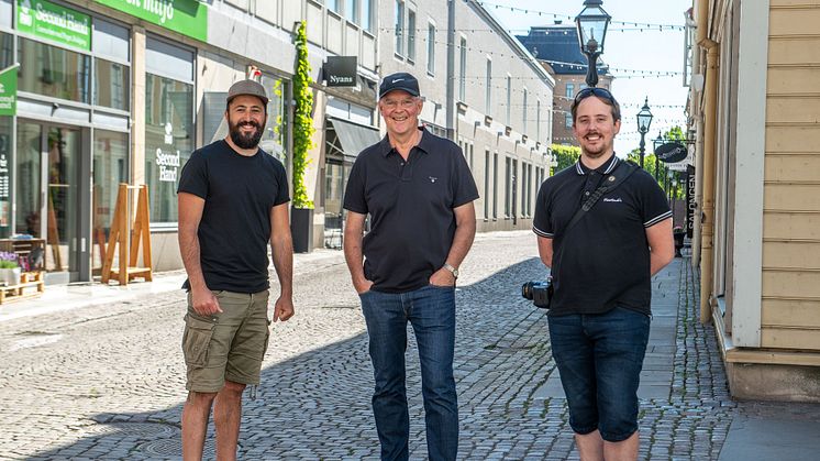 Waseem Youssef, Jarl Strömbom och Gustaf Syrén, de tre glada vinnarna i årets omgång av tävlingen #mittelskåp.