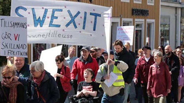 Demonstration inför votering om folkomröstning beträffande Sveriges EU-medlemskap den 5 mars på Sergels Torg i Stockholm liksom på flera andra platser i Sverige.
