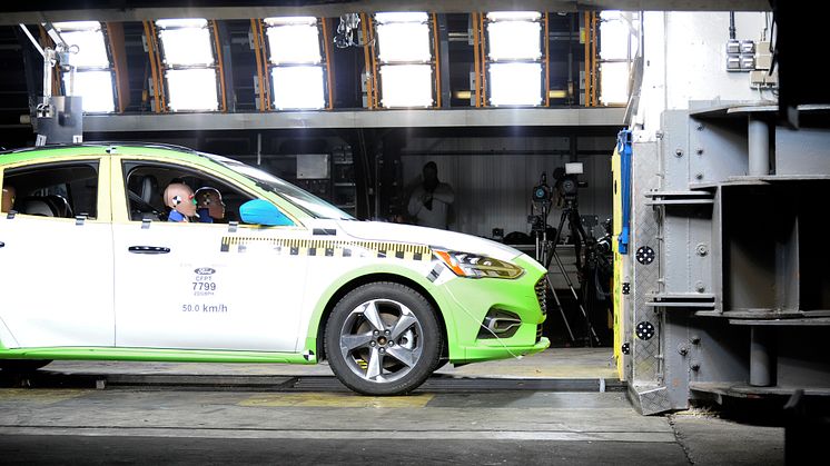 Die 15,5 Millionen teure Anlage im Crash-Labor von Ford in Köln-Merkenich war Anfang 2018 in Dienst gestellt worden. Mit ihr lassen sich die passiven Sicherheitssysteme der Fahrzeuge noch besser testen
