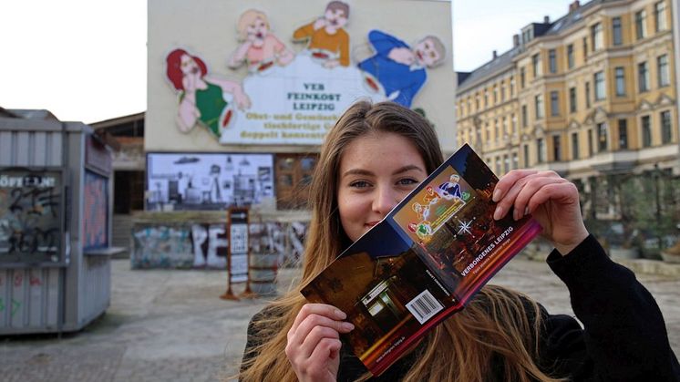 Für das Titelfoto wurde die im Volksmund als „Löffelfamilie“ bekannte Leuchtreklame des ehemaligen VEB Feinkost Leipzig (Karl-Liebknecht-Straße 36) ausgewählt