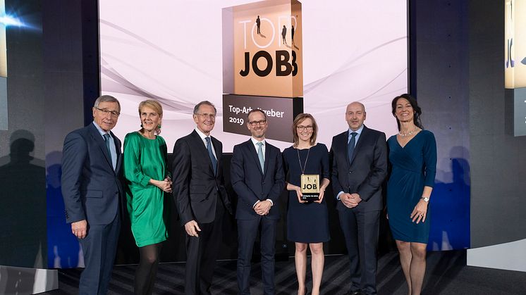 Top-Job-Preisverleihung 2019 mit Wolfgang Clement (TOP JOB-Mentor), Prof. Heike Bruch (wissenschaftliche Leitung), Prof. Dr. Bert Rürup (Jury-Mitglied), dem maihiro-Team u. Silke Masurat (GF zeag GmbH / Organisatorin) (v.l.n.r.). Bild: zeag GmbH