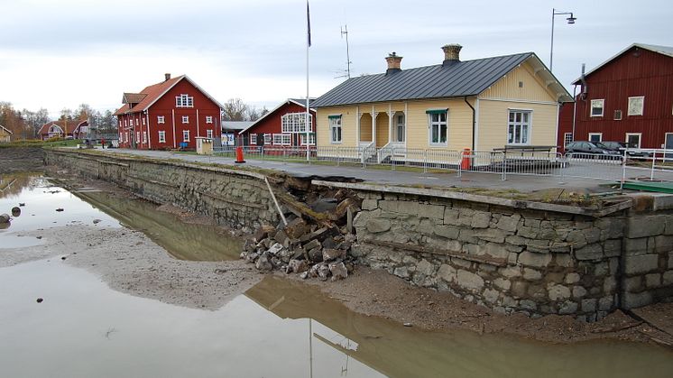 Kajen i övre hamnbassängen i Sjötorp efter raset i oktober