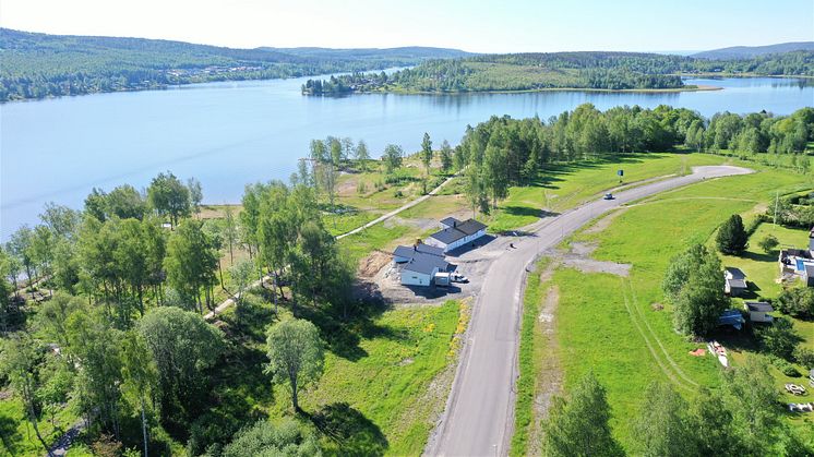 Lövudden ligger några tiotals meter från havet och någon kilometer från Härnösands centrum.