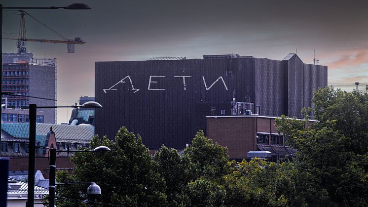 Manipulated photo of The Norwegian Theatre in Oslo, Norway, with the inscription "CHILDREN" in Russian letters, similar to those on the ground outside the bombed theatre in Mariupol, Ukraine. Photo/montage: Siren Høyland/Det Norske Teatret.