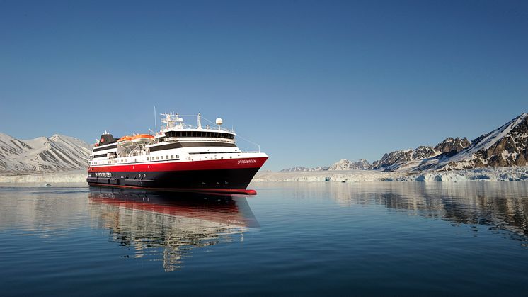 Hurtigrutens explorerskip MS Spitsbergen, døpes i Svolvær 6. juli.