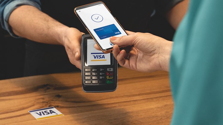 Mobiles Bezahlen mit Visa Debit_Smartphone