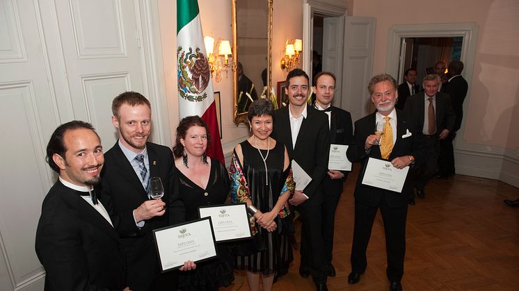 Mexikos Ambassadör diplomerade sju nya Tequila Maestros 