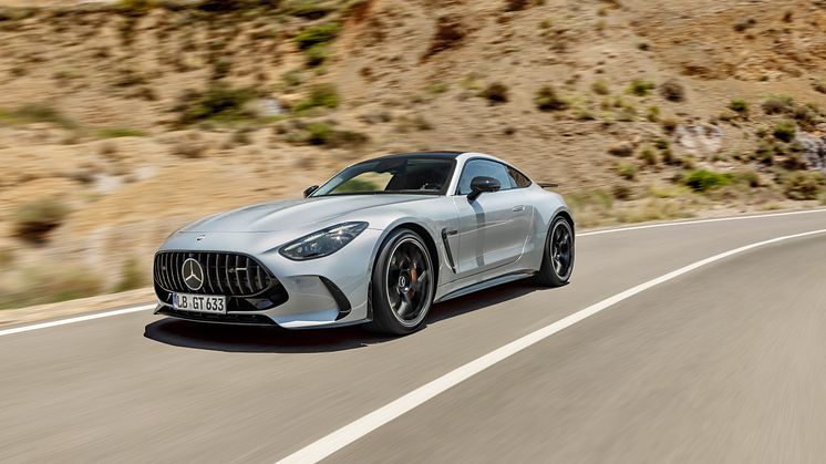 Nu har de första bilderna på andra generationens Mercedes-AMG GT Coupé släppts.