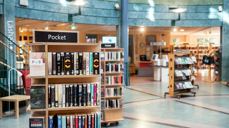 Från 1 oktober tar biblioteken ut förseningsavgift igen.