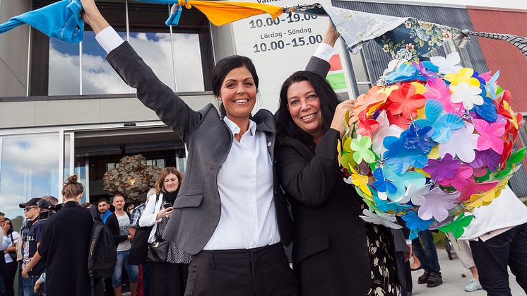 Invigning av ReTuna för ett år sedan med centrumledaren Anna Bergström och styrelseordförande Ann-Sofie Wågström.