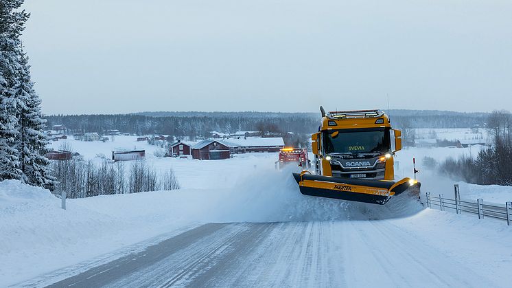 Svevia fortsätter att uppdrag av Trafikverket sköta vägarna inom driftområde Örnsköldsvik. Foto: Patrick Trägårdh