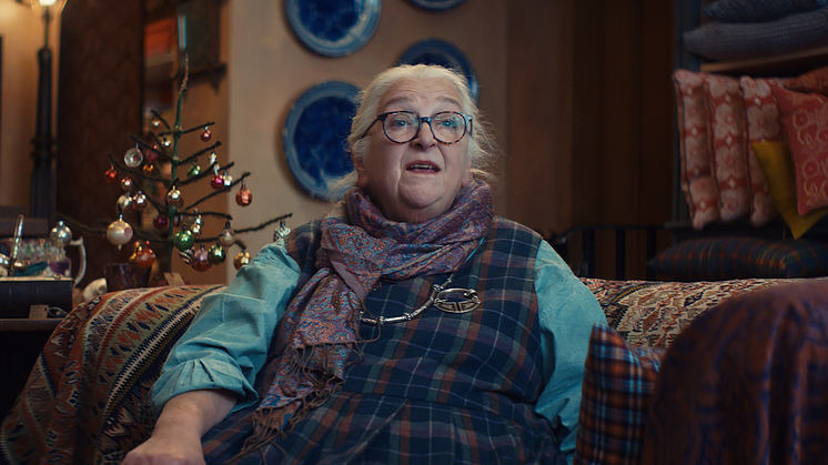 Visa rallies singing shopkeepers with its Christmas campaign to show why ‘Where You Shop Matters’ 