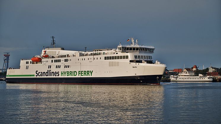 Jungfernfahrt von Scandlines' neuer Hybridfähre "Berlin" am 23. Mai 2016