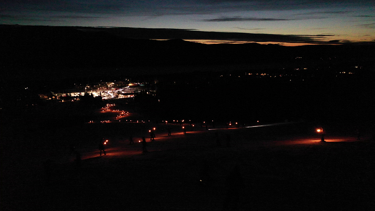 Dagen innan nyårsafton möttes 250 skidåkare upp för att skida ett fackeltåg i Lofsdalen