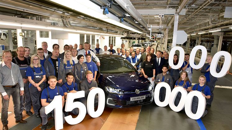 Volkswagen har tillverkat 150 miljoner bilar. Jubileumsbilen, en Golf GTE, rullade av monteringslinjen i Wolfsburg den 24 augusti. 