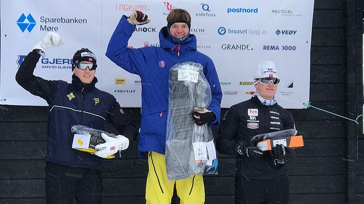 Alvin Noaksson högst upp på pallen i Norska mästerskapen. Foto: Erik Noaksson.