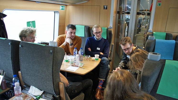Studenter från Lund och Malmö testar app-funktioner tillsammans med SJ.