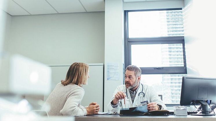 Betroffene, denen ein vorausplanbarer Eingriff bevorsteht, können eine zweite ärztliche Meinung einholen, wenn sie an der Notwendigkeit eines Eingriffs Zweifel haben (Foto: iStock/jacoblund)