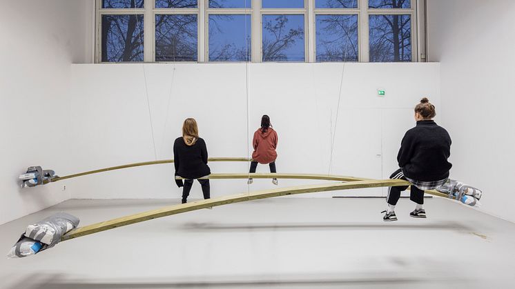 "Statolit" av Adèle Essle Zeiss från en performance 2018. Foto: Jean Baptiste Béranger.