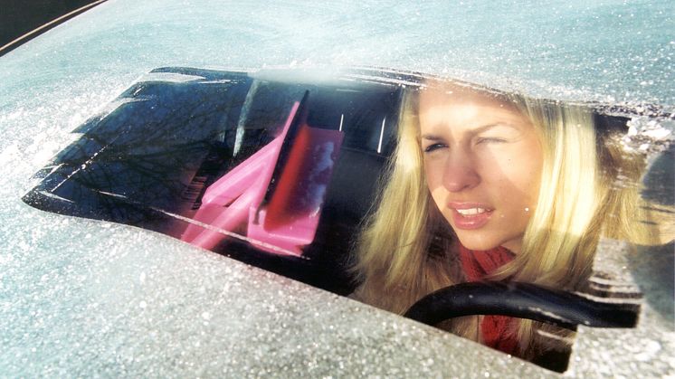 Autoscheiben müssen beim Start schnee- und eisfrei sein: Nicht im Blindflug losfahren