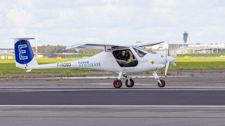 KLM bjöd in till en testflygning ombord på en Pipistrel Velis Electro mellan flygplatserna Lelystad och Schiphol-Oost, med hjälp instruktörer från E-Flight Academy.