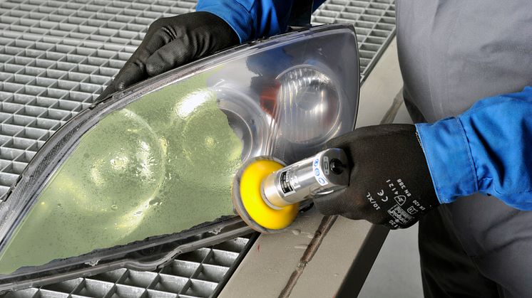 Norton Ice Headlight Repair - Steg 1 Slipning