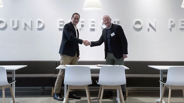 From left Francois Michel, CEO, Ecophon and Olof Christensson, Director of Division Ventilation Systems, Lindab