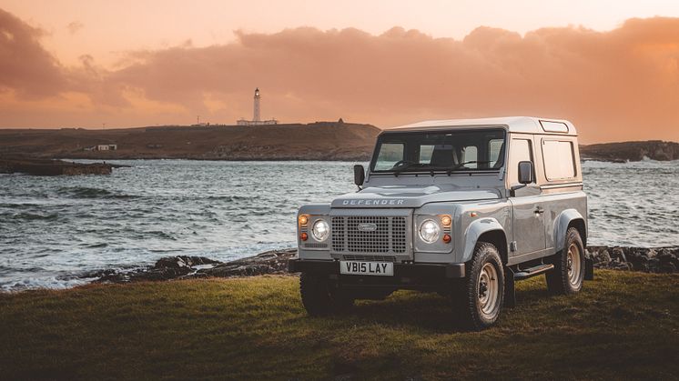 LAND ROVER CLASSIC DEFENDER WORKS V8 ISLAY EDITION 02
