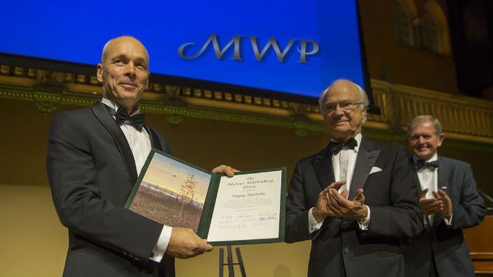 Professor Torgny Näsholm receiving the 2018 Marcus Wallenberg Prize from the hands of King Carl XVI Gustaf. Photo: Johan Gunséus.