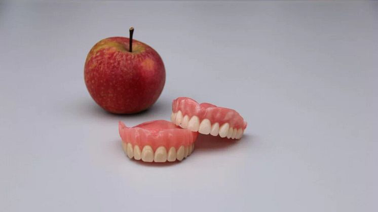 Få dit smil igen - Hos Smil Trygt hjælper vi dig med proteser