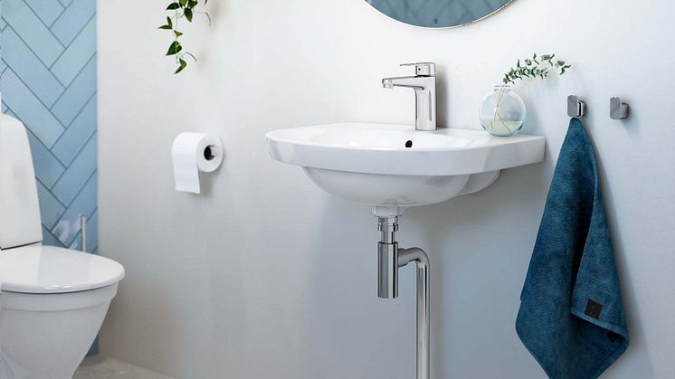 Villeroy & Boch Gustavsberg är en av de första producenterna i Norden med miljövarudeklarationen EPD på sanitetsporslin och blandare. På bilden syns Nautic golvstående toalettstol 1500, Nautic tvättställsblandare och Nautic tvättställ 5560.