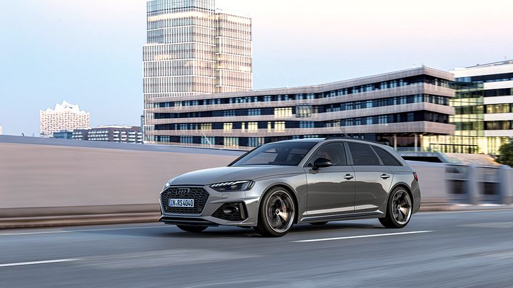 Audi RS 4 Avant med competition plus pakke (Nardogrå)