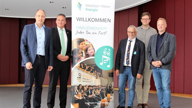 Sind gespannt (v. l.): Jürgen Dallmeier, WWN, Samtgemeinde-Bürgermeister Mike Schmidt, Nenndorf, Andreas Günther, Samtgemeinde-Bürgermeister Lindhorst, Max Gundermann, dko, Benjamin Lotz, Kur- und Tourismusgesells., 