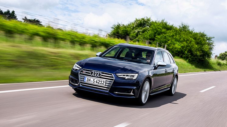 Audi S4 Avant (Navarran Blue)