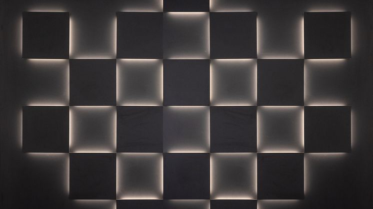 The black squares are backlit with Decoline and create an intense light tension with a plastic contrast effect.