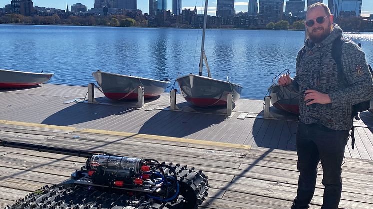 Dylan Hess with a Bayonet Ocean Vehicles crawler